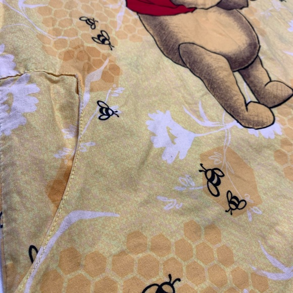 🛑SOLD🛑Disney Winnie The Pooh Womens Scrub Top - Picture 3 of 5